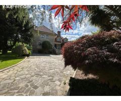 SAFTI vende casa de campo exclusiva de piedra con calidades premium en Teo. Elegancia, espacio y con