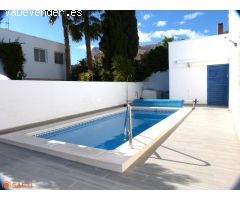 Gran villa luminosa de 4 dormitorios con piscina.