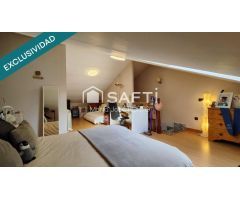 Espacio, luz y tranquilidad a un paso de todo. Tu chalet ideal en Residencial Bellavista, con jardí