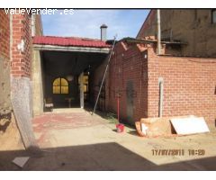 Solar con bodegas y patio para vivienda o negocio