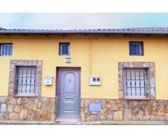 Casa familiar con patio y merendero completo.