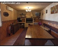 Casa familiar con patio y merendero completo.