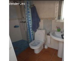 Casa familiar con patio y merendero completo.
