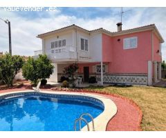 Chalet independiente con piscina privada y jardín
