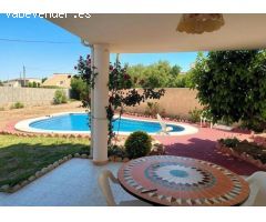 Chalet independiente con piscina privada y jardín