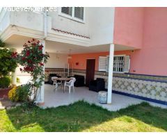Chalet independiente con piscina privada y jardín