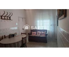 Casa de planta baja en Montehermoso, amueblada y con desván grande.