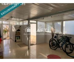 DISTINGUIDO CHALET CON PISCINA Y LICENCIA TURÍSTICA EN ZONA COSTERA DE CIUTADELLA