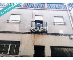 Oferta excepcional de vivienda de 173m2 situada en el centro de Torre de Don Miguel, de tres plantas