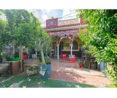 Gran casa con patio y piscina en Mairena del Aljarafe!!!