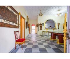 Gran casa con patio y piscina en Mairena del Aljarafe!!!