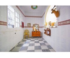 Gran casa con patio y piscina en Mairena del Aljarafe!!!