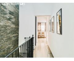 Casa Adosada con Terraza, Garaje y Azotea en Pilas