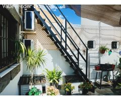 Casa Adosada con Terraza, Garaje y Azotea en Pilas