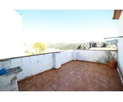 ¡Oportunidad única, rebajada en Benaoján! Casa de pueblo con jardín y vistas espectaculares. ¿B