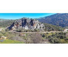 ¡Oportunidad única, rebajada en Benaoján! Casa de pueblo con jardín y vistas espectaculares. ¿B
