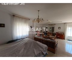 Amplia vivienda unifamiliar de 306 m² en Quesada. SIN COMISIÓN DE COMPRA