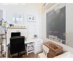 Casa unifamiliar única, con un marcado estilo industrial tipo loft, ubicada en una tranquila urbani