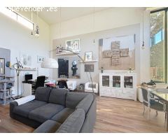 Casa unifamiliar única, con un marcado estilo industrial tipo loft, ubicada en una tranquila urbani