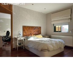 Casa unifamiliar única, con un marcado estilo industrial tipo loft, ubicada en una tranquila urbani