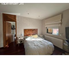 Casa unifamiliar única, con un marcado estilo industrial tipo loft, ubicada en una tranquila urbani