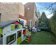 Casa unifamiliar única, con un marcado estilo industrial tipo loft, ubicada en una tranquila urbani