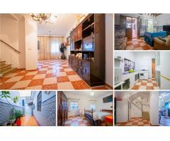 Gran casa con patio y azotea en Brenes!!!