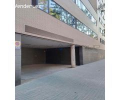 Parking para coche grande en calle Marroc 62