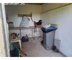 Parcela con almacen de aperos , agua , luz y aguacates