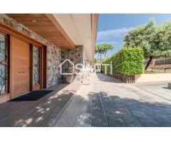 Exclusiva villa de lujo con piscina y vistas panorámicas a Montserrat