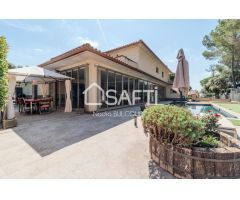 Exclusiva villa de lujo con piscina y vistas panorámicas a Montserrat