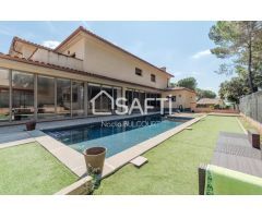 Exclusiva villa de lujo con piscina y vistas panorámicas a Montserrat