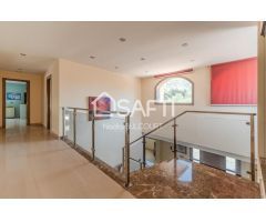 Exclusiva villa de lujo con piscina y vistas panorámicas a Montserrat