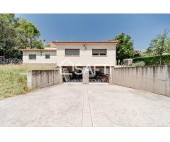 Exclusiva villa de lujo con piscina y vistas panorámicas a Montserrat