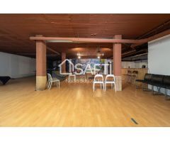 Exclusiva villa de lujo con piscina y vistas panorámicas a Montserrat
