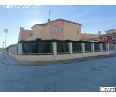 " CUMPLE TU SUEÑO "      Magnífica casa - chalet de 4 habitaciones y garaje