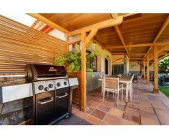 Villa exclusiva de 6 dormitorios ! Zona segura, gran terreno, y gimnasio privado !