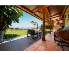 Villa exclusiva de 6 dormitorios ! Zona segura, gran terreno, y gimnasio privado !