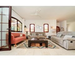Villa exclusiva de 6 dormitorios ! Zona segura, gran terreno, y gimnasio privado !