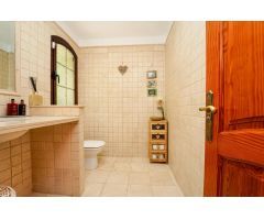 Villa exclusiva de 6 dormitorios ! Zona segura, gran terreno, y gimnasio privado !