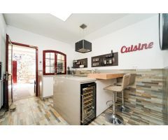 Villa exclusiva de 6 dormitorios ! Zona segura, gran terreno, y gimnasio privado !