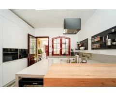 Villa exclusiva de 6 dormitorios ! Zona segura, gran terreno, y gimnasio privado !