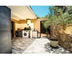 Villa exclusiva de 6 dormitorios ! Zona segura, gran terreno, y gimnasio privado !
