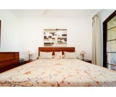 Villa exclusiva de 6 dormitorios ! Zona segura, gran terreno, y gimnasio privado !