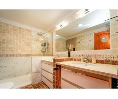 Villa exclusiva de 6 dormitorios ! Zona segura, gran terreno, y gimnasio privado !