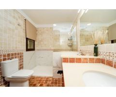 Villa exclusiva de 6 dormitorios ! Zona segura, gran terreno, y gimnasio privado !