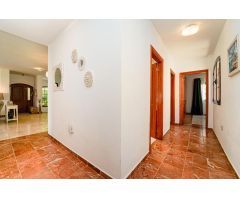 Villa exclusiva de 6 dormitorios ! Zona segura, gran terreno, y gimnasio privado !