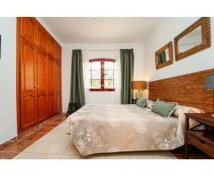 Villa exclusiva de 6 dormitorios ! Zona segura, gran terreno, y gimnasio privado !