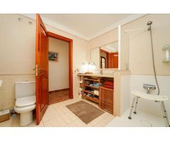 Villa exclusiva de 6 dormitorios ! Zona segura, gran terreno, y gimnasio privado !