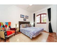 Villa exclusiva de 6 dormitorios ! Zona segura, gran terreno, y gimnasio privado !